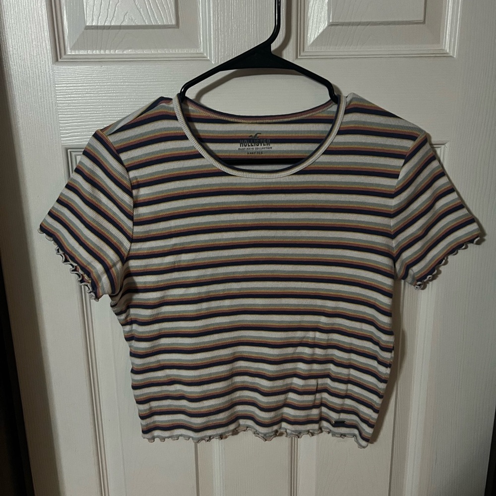 Hollister Gray Crop Top with Crew Neck and Short Sleeves